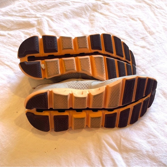 On Running Cloud X | Running Training Shoes in Silver Almond | Size 7 - Picture 11 of 12